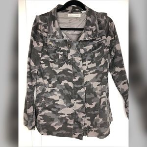 Gray camo shirt/jacket
